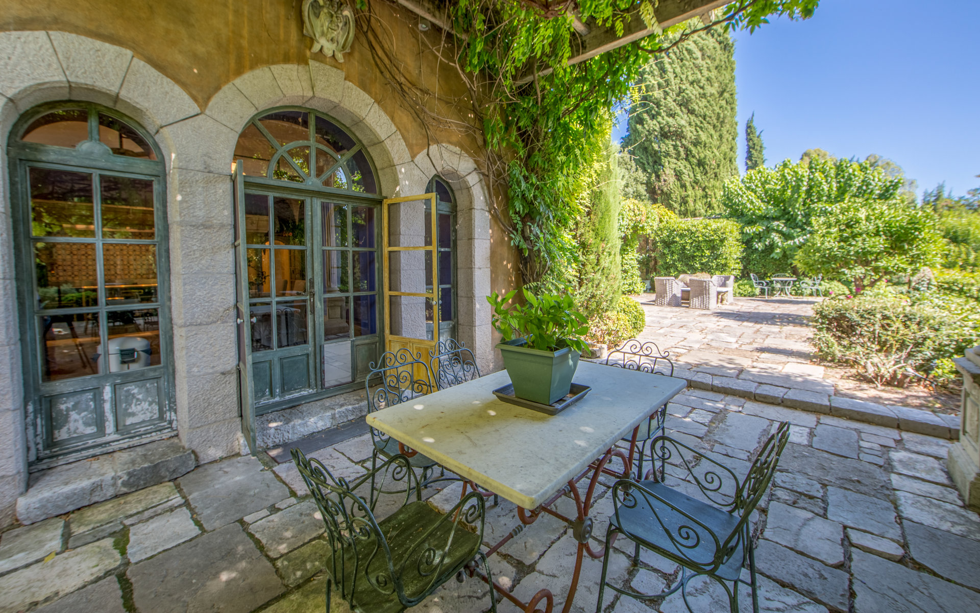 Ad Sale Property La CollesurLoup (06480), 15 Rooms refV1382CO