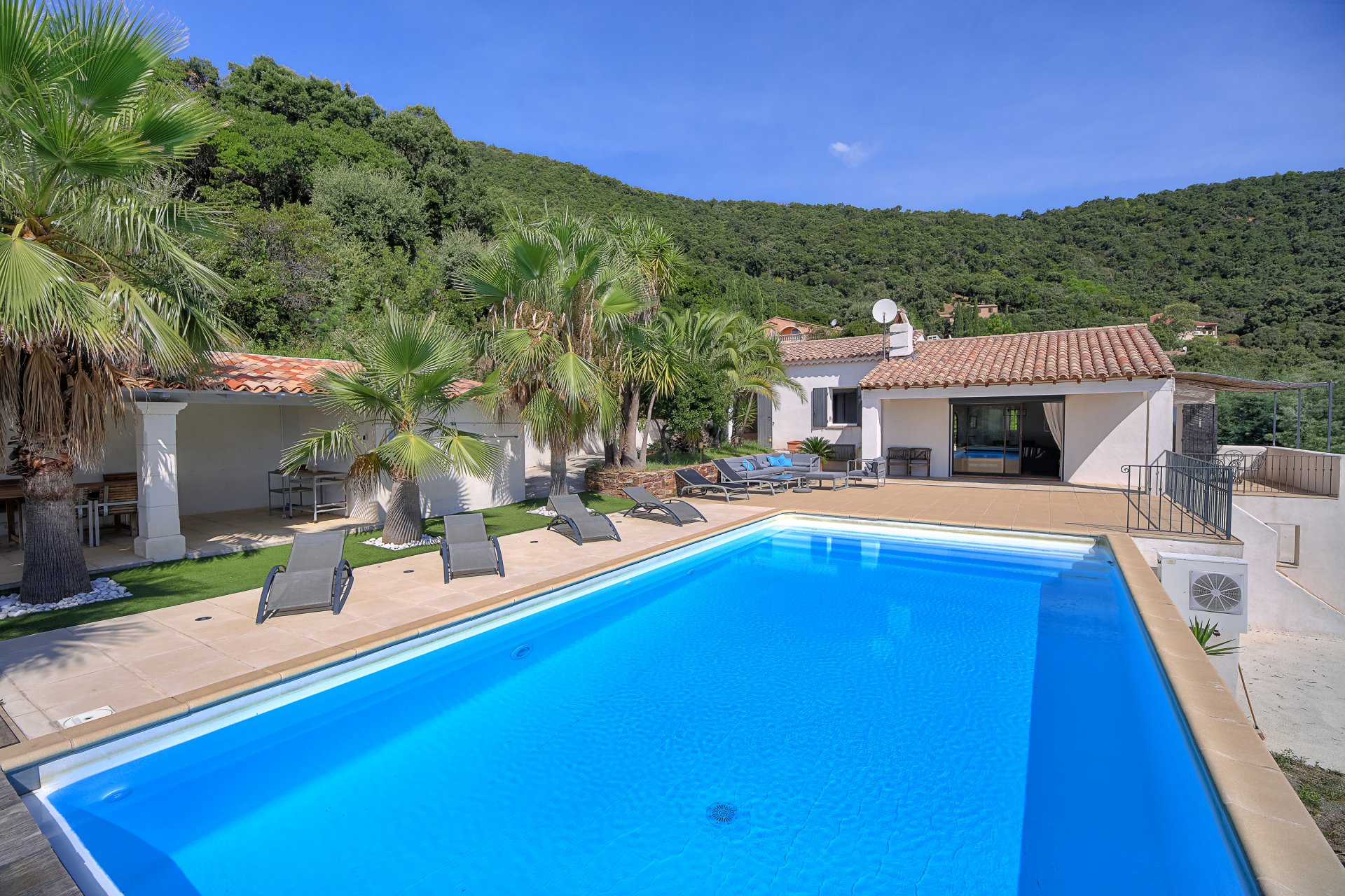 Ad Sale Property La CroixValmer (83420), 6 Rooms refV1490ST