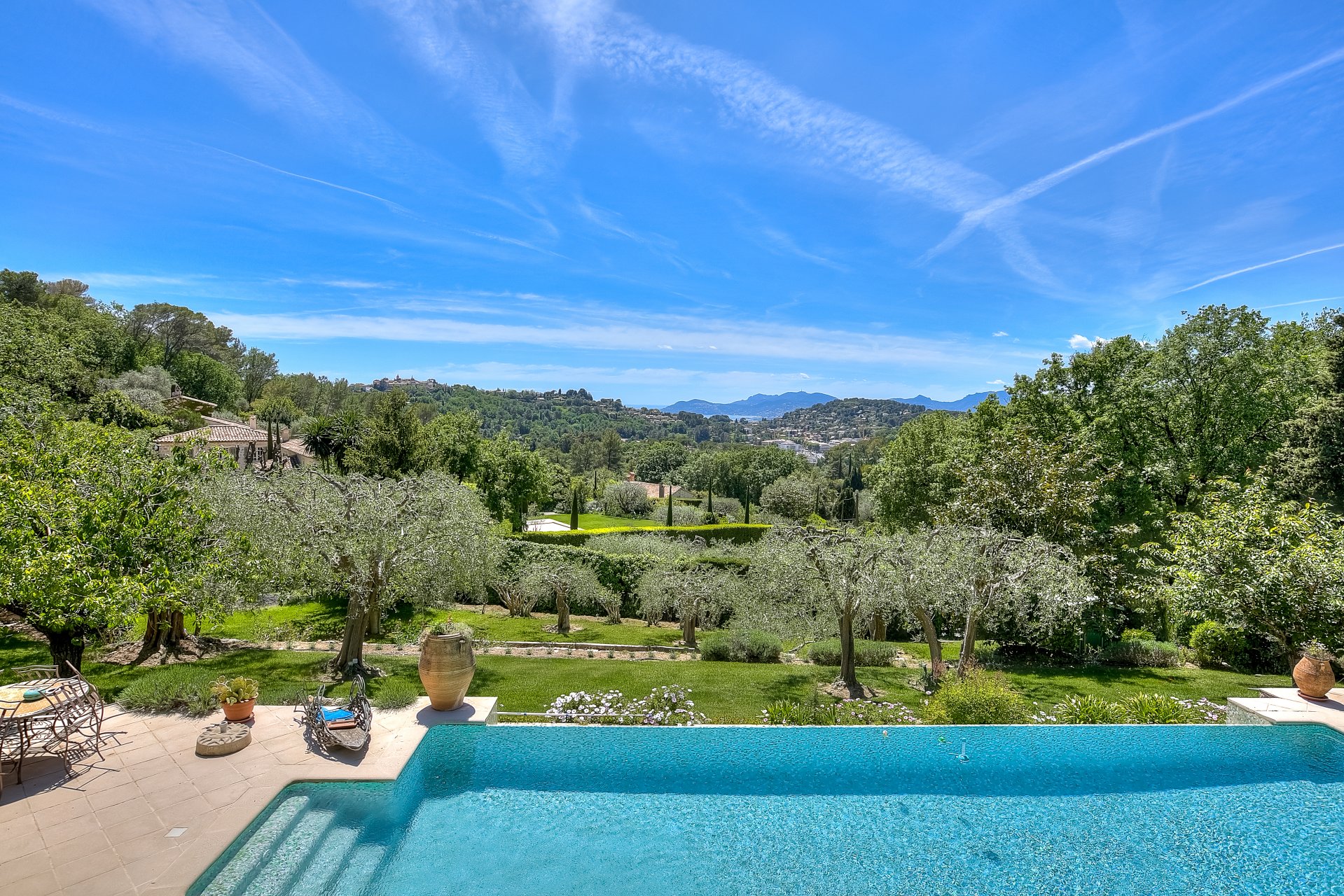 Ad Sale Property Mougins (06250), 7 Rooms refV2642MO