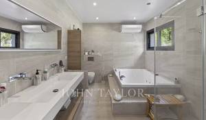 Sale Property Saint-Cyr-sur-Mer