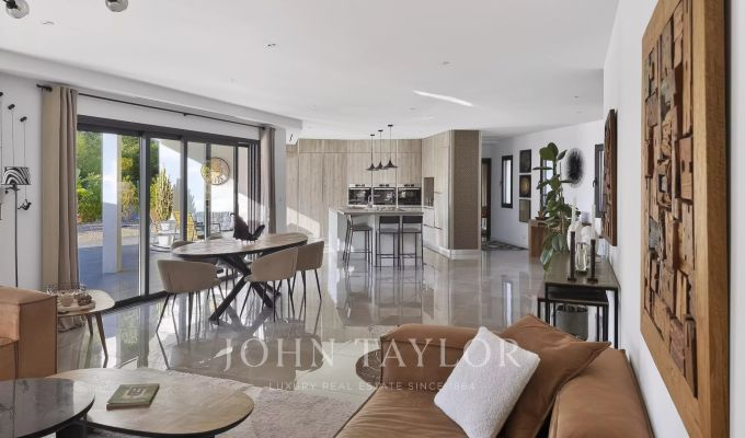 Sale Property Saint-Cyr-sur-Mer