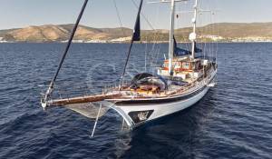 Sale Sailing Yacht 
