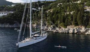 Sale Sailing Yacht 