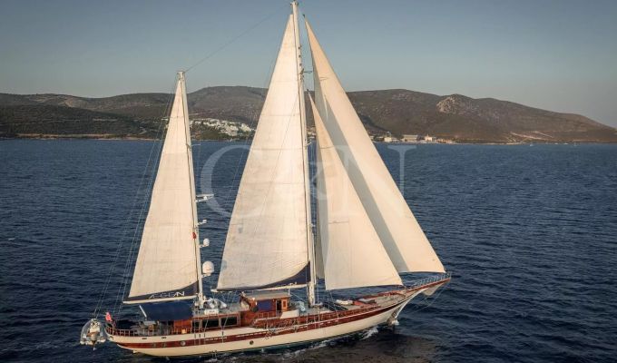 Sale Sailing Yacht 