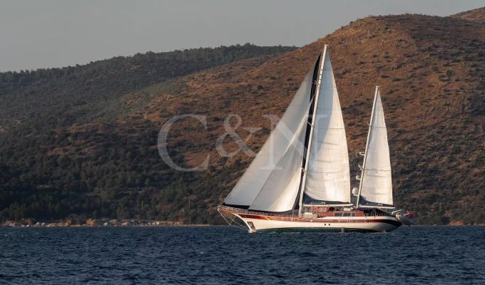 Sale Sailing Yacht 
