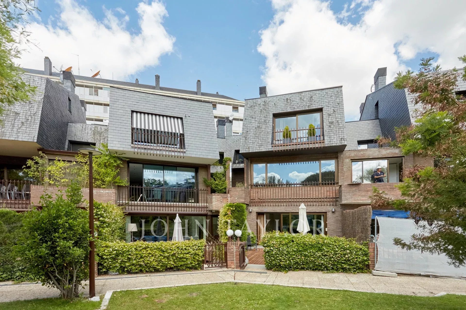 Ad Sale Townhouse Madrid Nueva España (28036) refV0349MAC