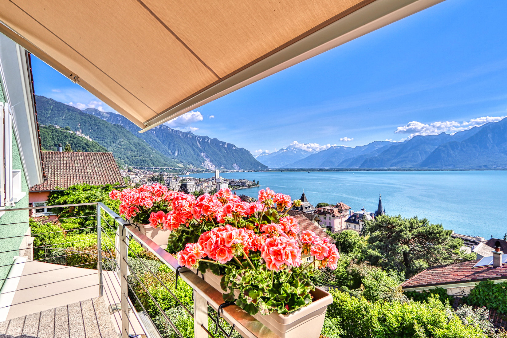 Ad Sale Townhouse Montreux (1820), 6 Rooms refV0170MX
