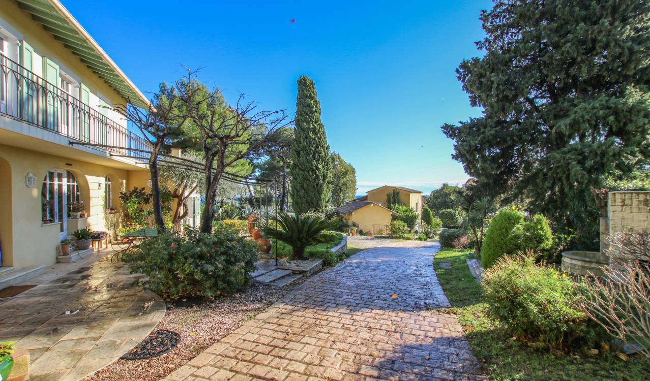Ad Sale Villa Antibes Rastines (06600), 10 Rooms refV0247AN