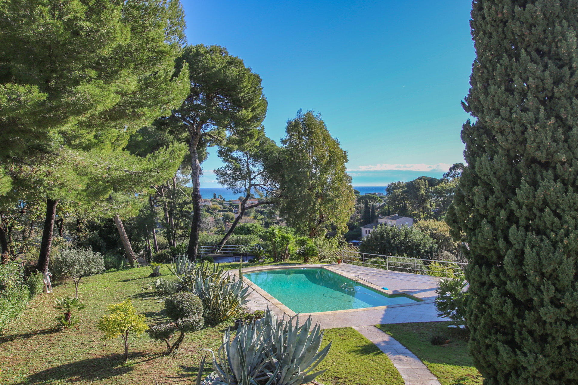 Ad Sale Villa Antibes Rastines (06600), 10 Rooms refV0247AN