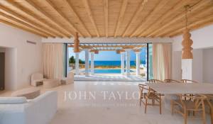 Sale Villa Cala Llenya