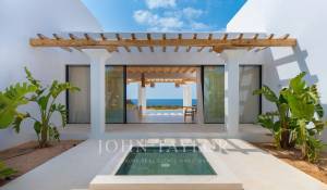 Sale Villa Cala Llenya
