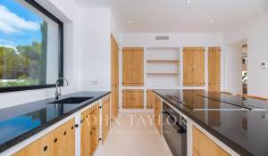 Sale Villa Cala Llenya