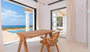 Sale Villa Cala Llenya