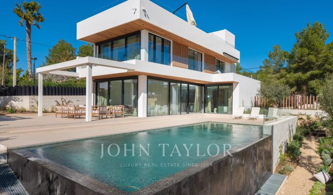 Sale Villa Cala Llenya