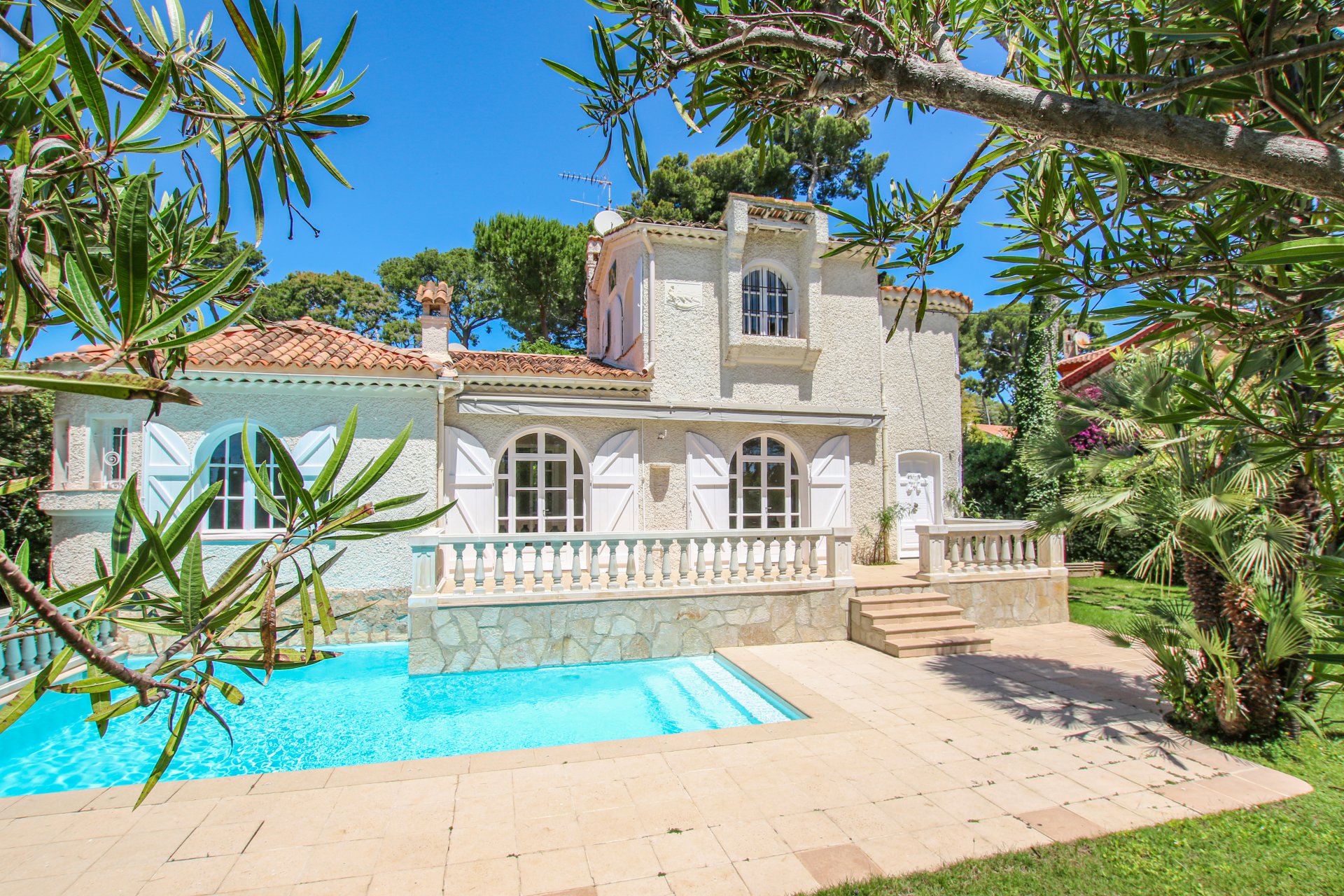 Ad Sale Villa Cap d'Antibes (06160), 5 Rooms refV0084AN