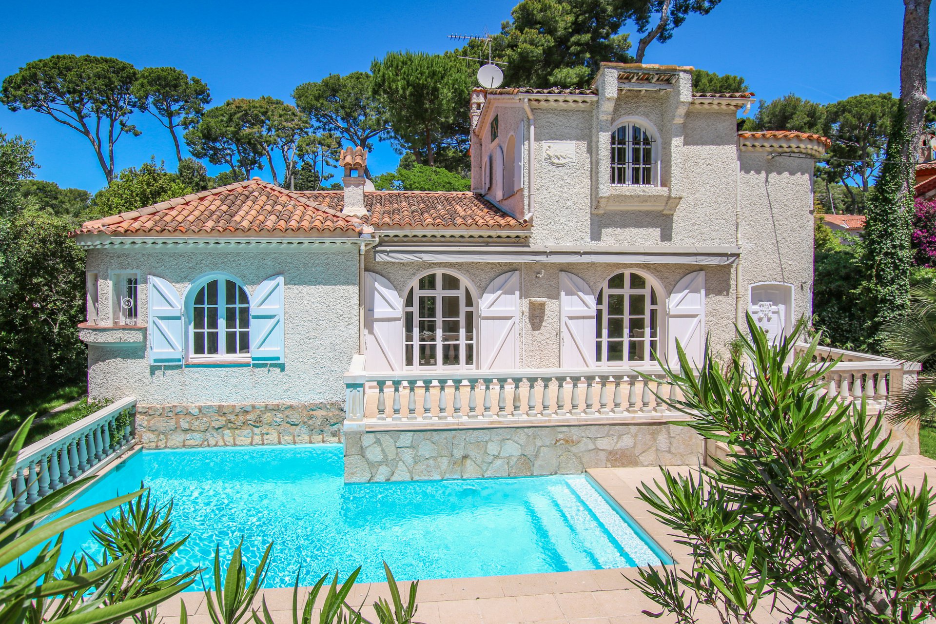 Ad Sale Villa Cap d'Antibes (06160), 5 Rooms refV0084AN