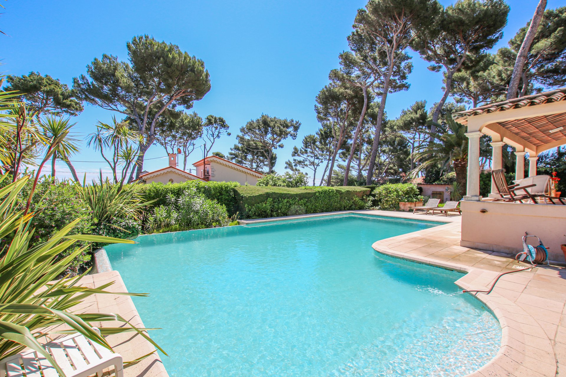 Ad Sale Villa Cap d'Antibes (06160), 6 Rooms refV0144AN