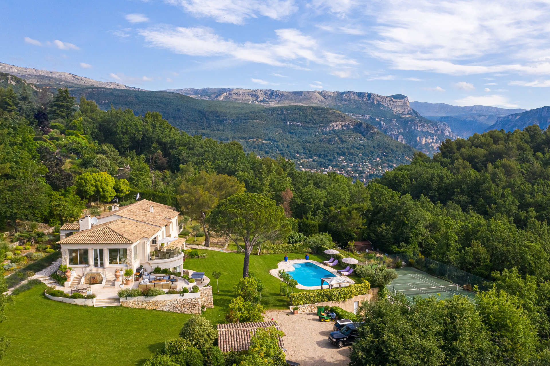 Ad Sale Villa ChâteauneufGrasse (06740), 8 Rooms refV2565VA