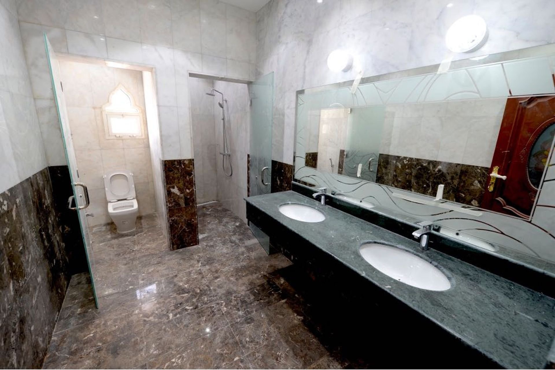 Ad Sale Villa Doha, 8 Rooms refV0031DA