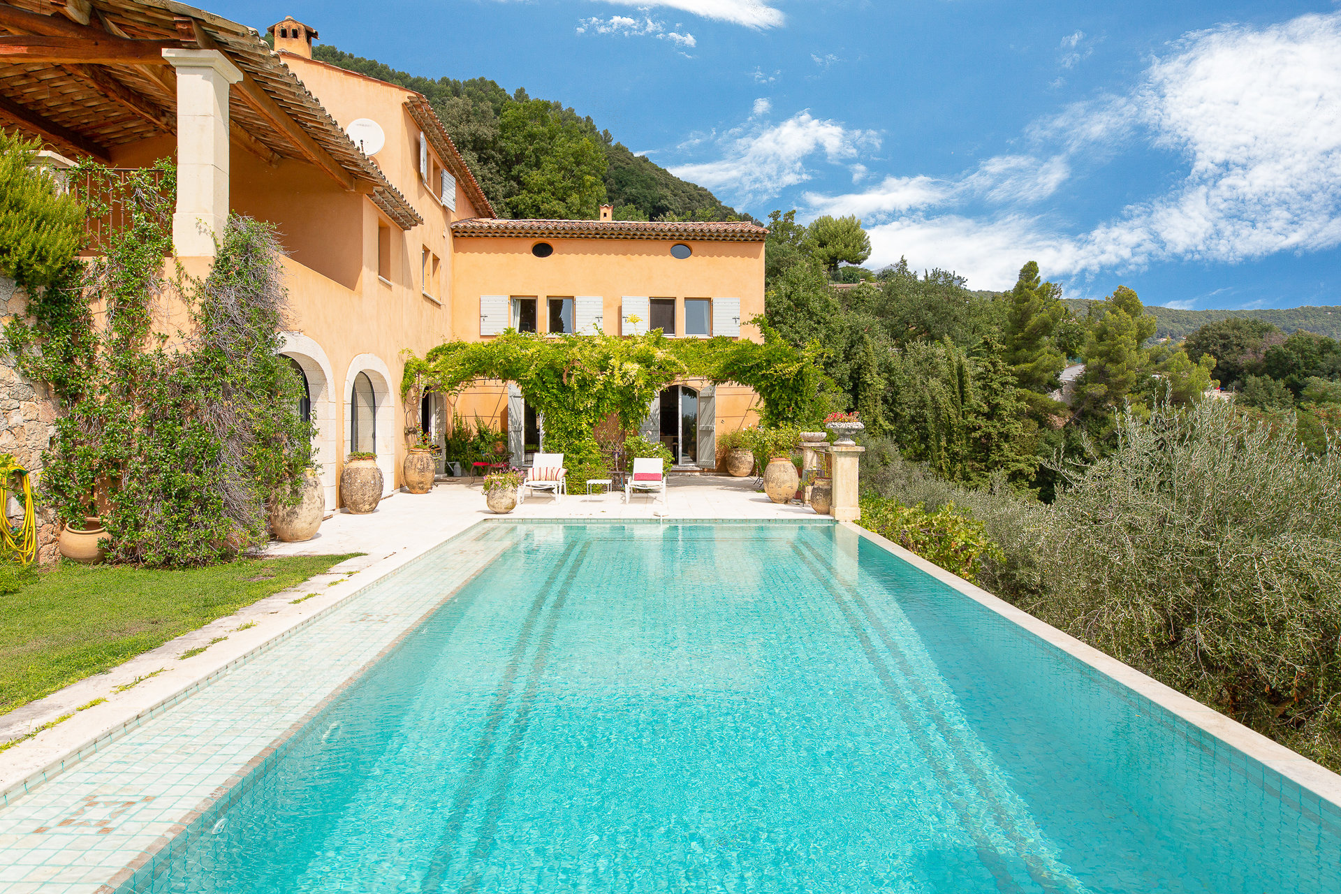 Ad Sale Villa Grasse (06130), 8 Rooms refV2524VA