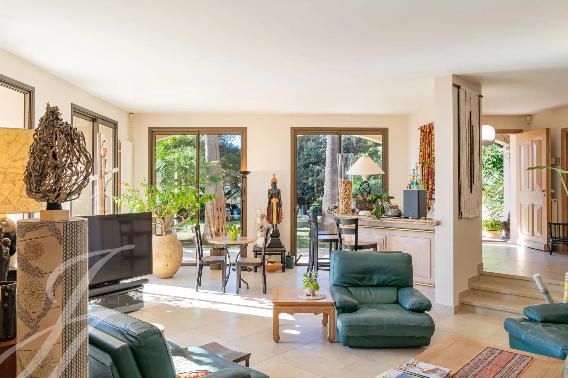 Ad Sale Villa Nice Gairaut (06100), 9.0 Rooms refV1651SJ