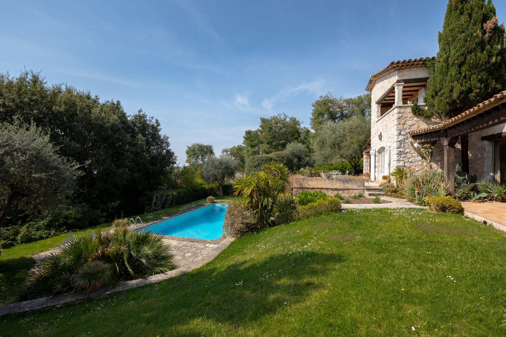 Ad Sale Villa SaintPauldeVence (06570), 7 Rooms refV2170CO