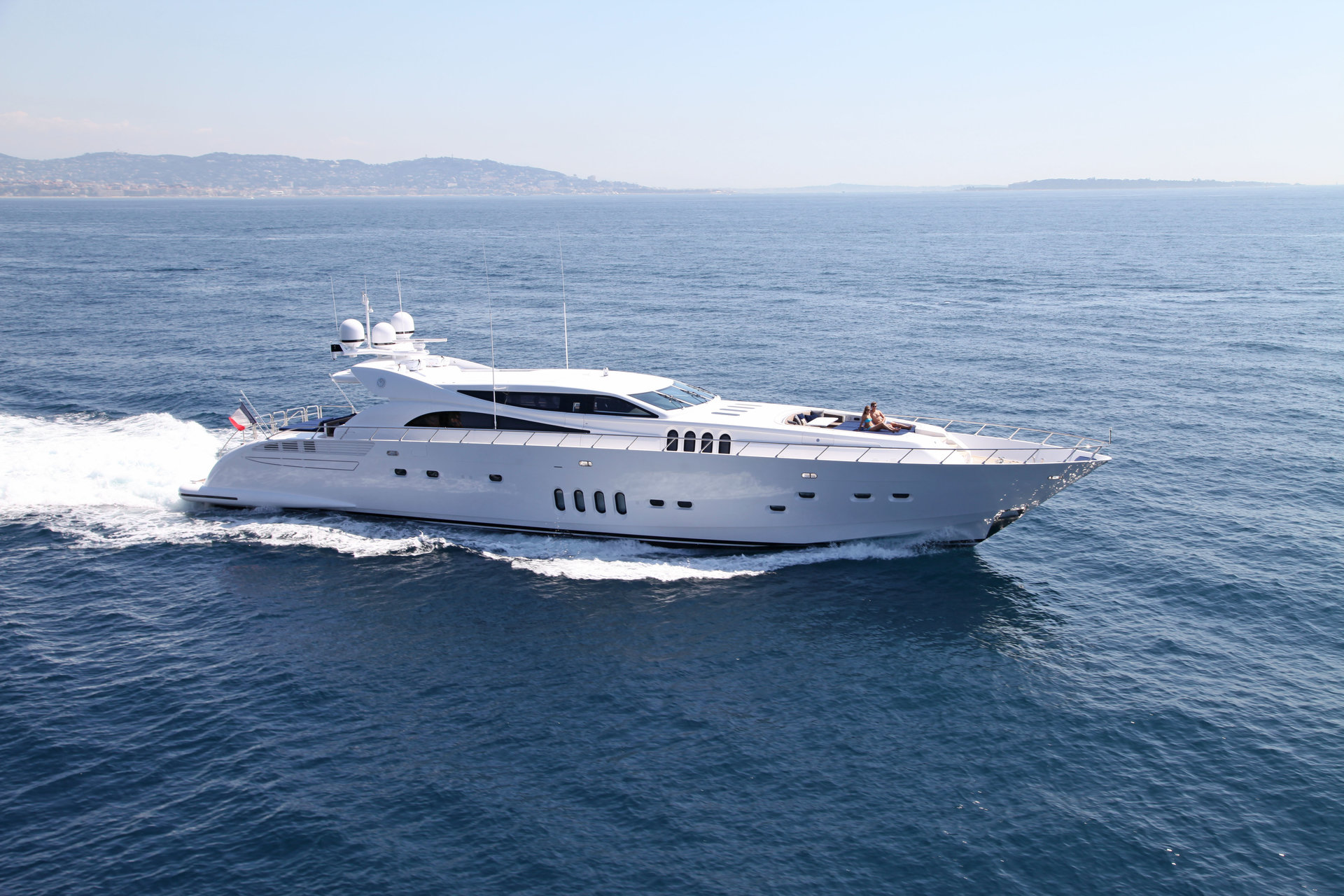 Ad Seasonal rental Motor Yacht SaintTropez (83990) refL0037YA
