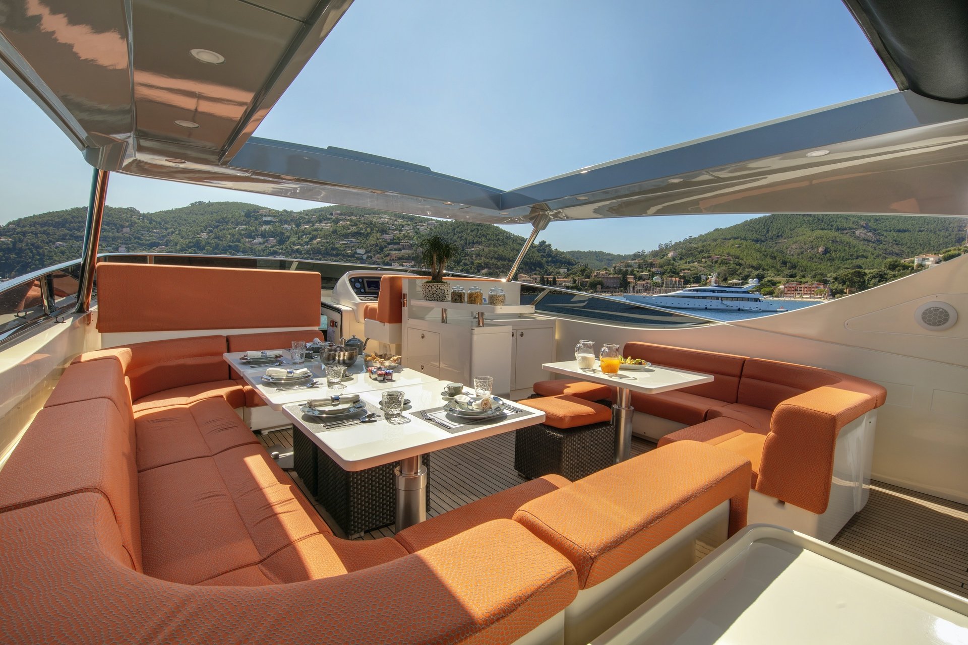 Ad Seasonal rental Motor Yacht SaintTropez (83990) refL0038YA