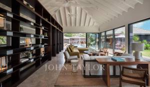 Seasonal rental Villa Toiny