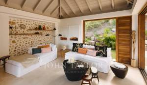 Seasonal rental Villa Toiny
